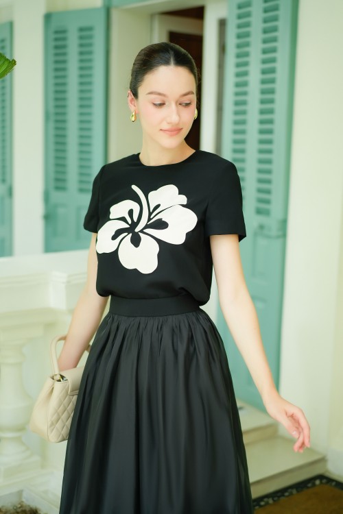 Sixdo Black 3D Flower Silk Blouse